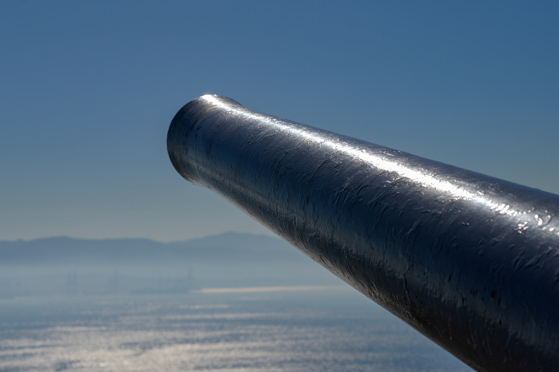 An old canon looks over teh Bay of Algeciras.