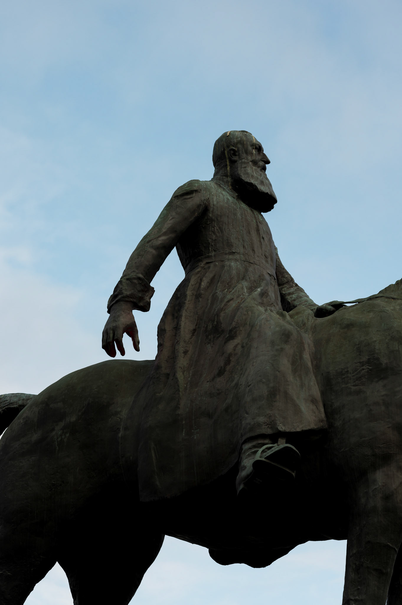 The butcher of the Congo, hand stained red - not a part of the official statue.
