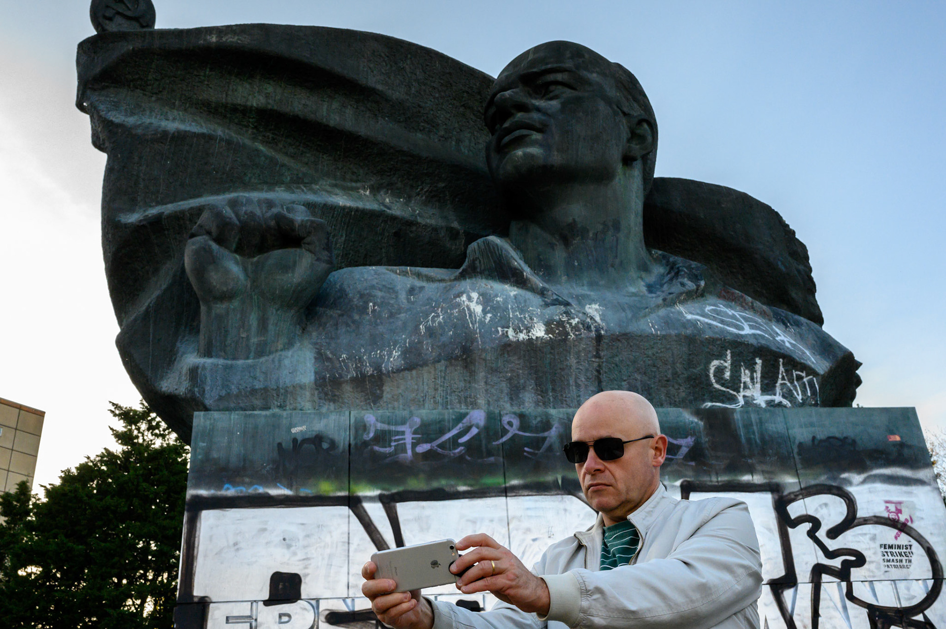 Peter paying homage at the Ernst Thälmann memorial.
