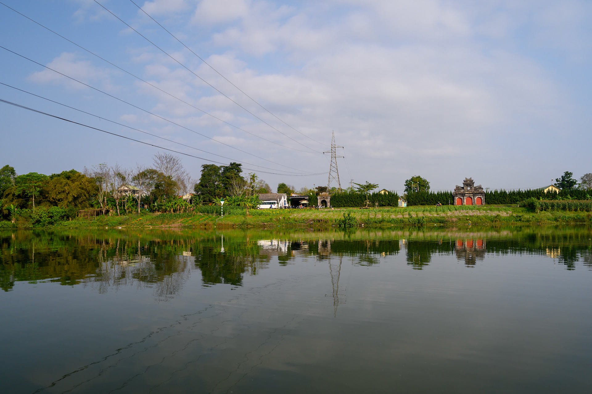 Boat trip from Hue Eco Lodge to Hue city via Thien Mu Pagoda