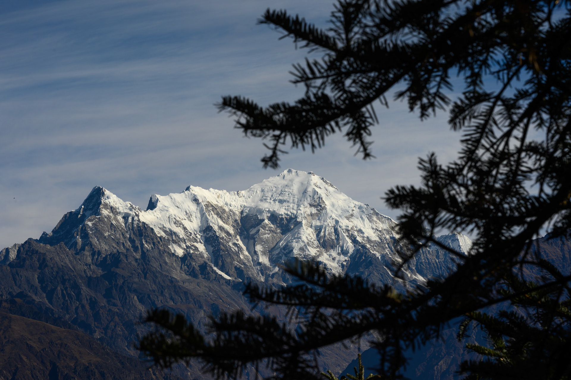 Morning mountain view on our way to Gosaikunda
