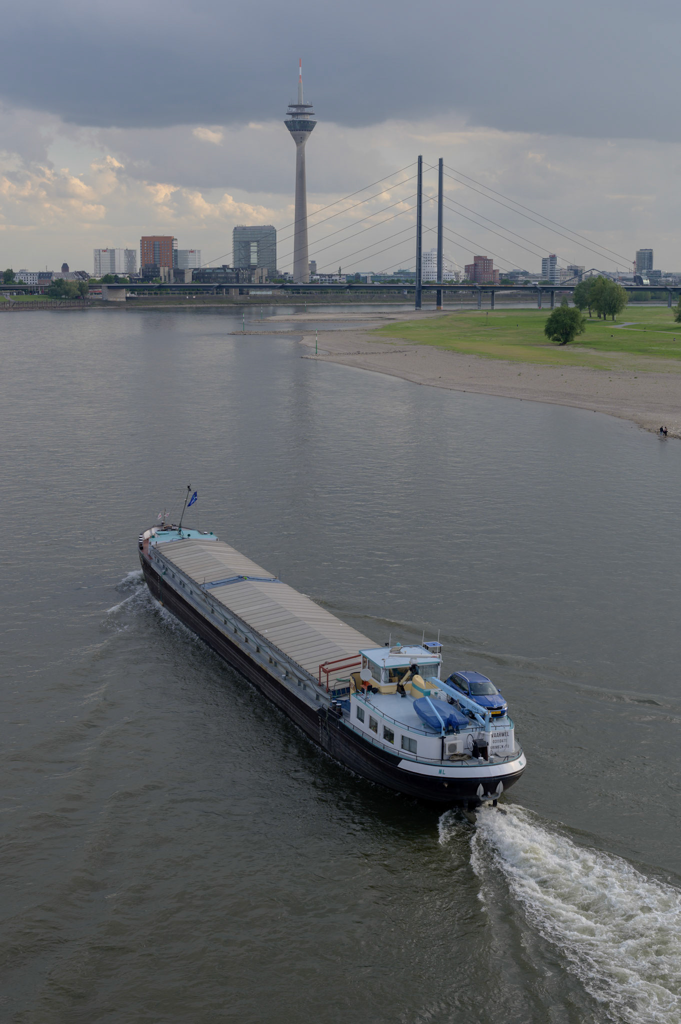I could watch the barge traffic on the Rhine for a long time from the Düsseldorf traffic bridge.