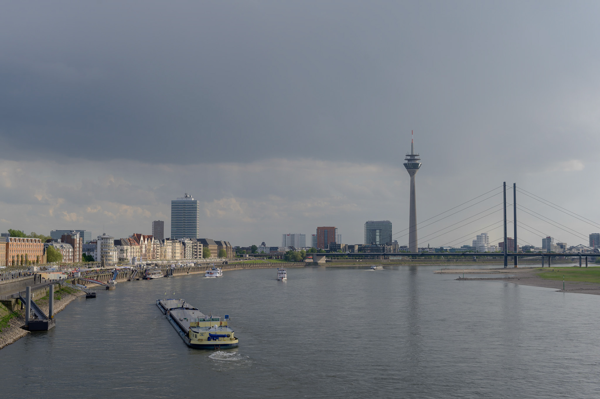 I could watch the barge traffic on the Rhine for a long time from the Düsseldorf traffic bridge.
