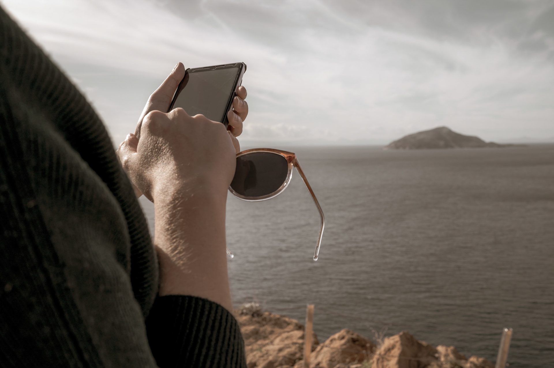 Jenny with Important things to do on the phone at Sunio