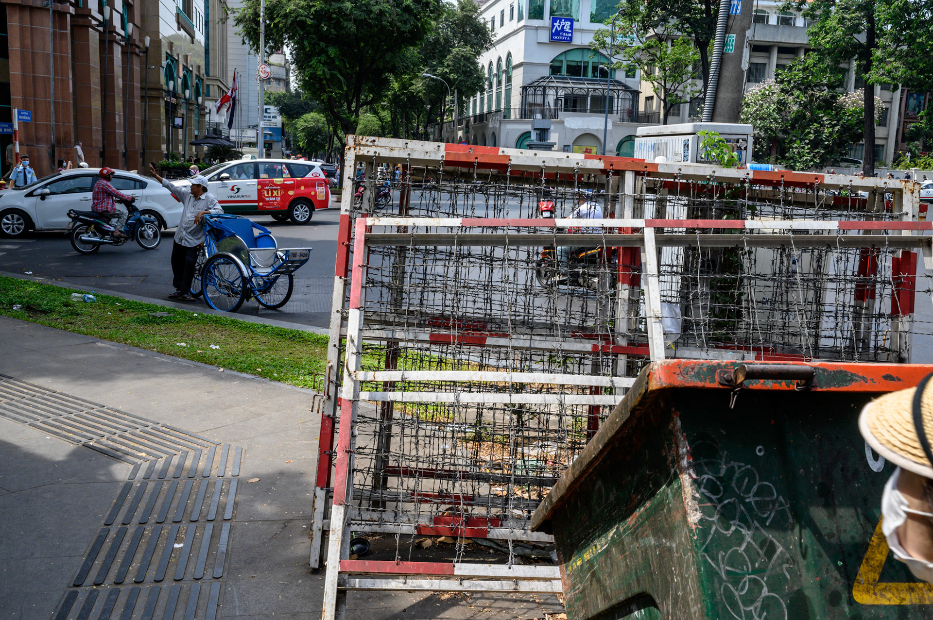 Barbed wire barricades are conveniently kept around key points of the city centre.