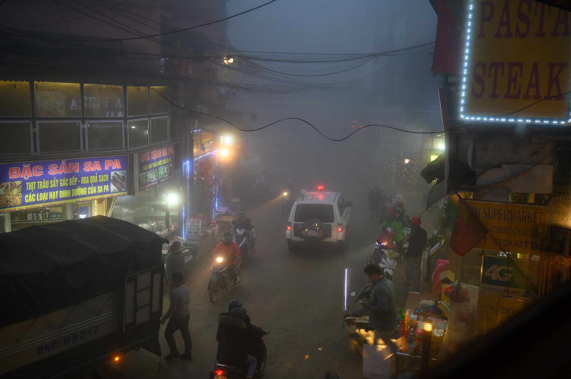 At this time of year Sapa is frequently in clouds, making beautiful neon-lit night scenes.