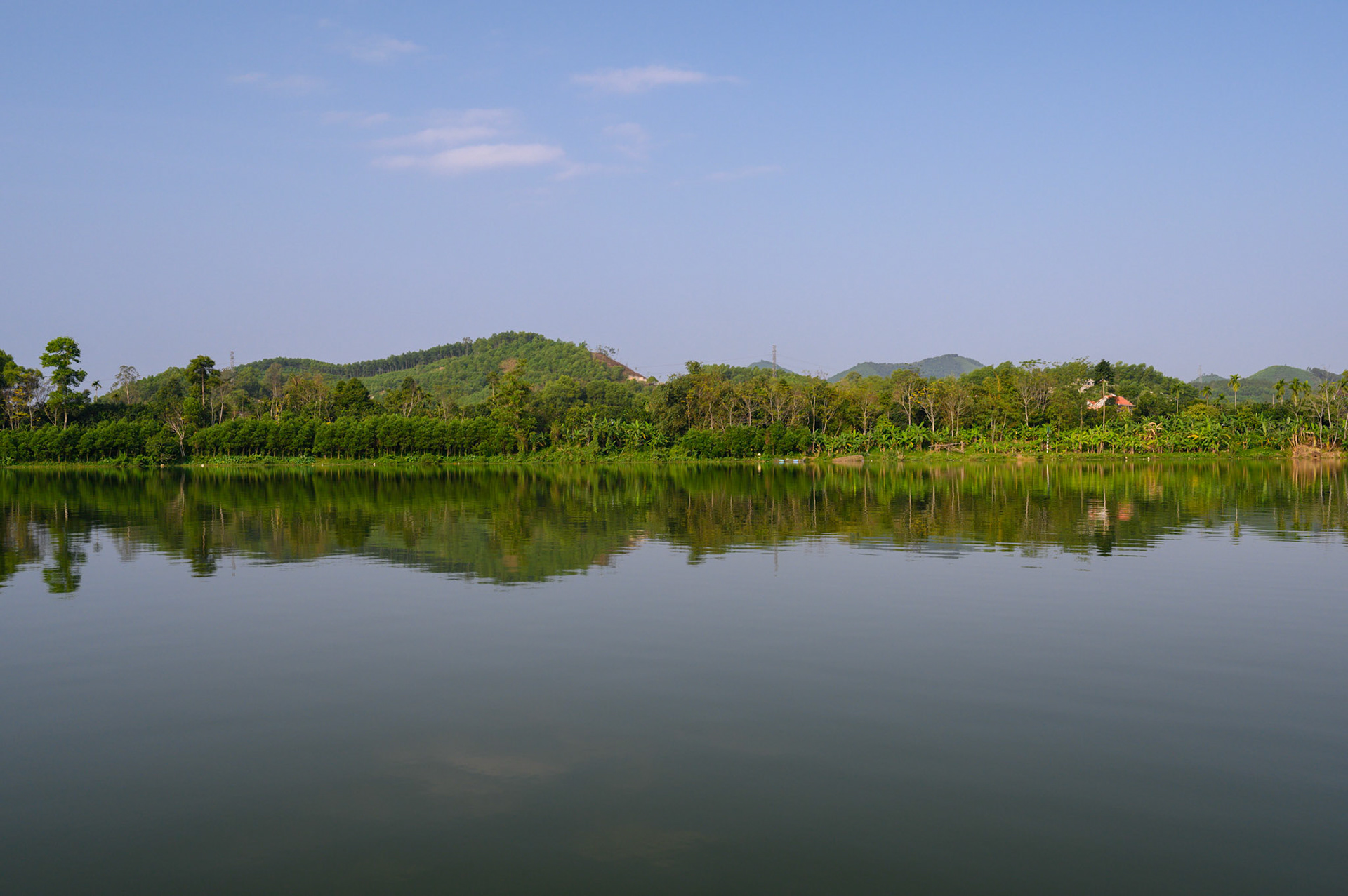 Boat trip from Hue Eco Lodge to Hue city via Thien Mu Pagoda