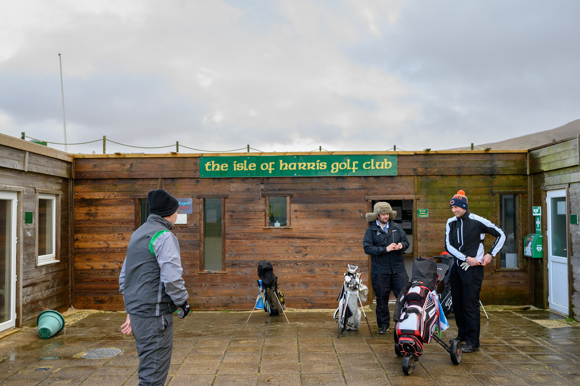 Every yeary on this day these Lewis and Harris lads play golf, whatever the weather. The Stornoway golf club was sensibly closed, but the Harris Golf Club has no such qualms about a bit of wild weather.
Getting ready for the game. Beers are being loaded into glaf caddies.