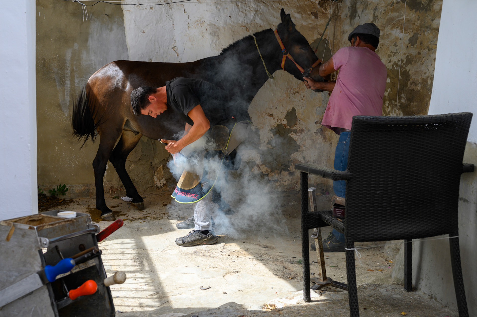 A farrier shoes mules in the Gaucín streets
