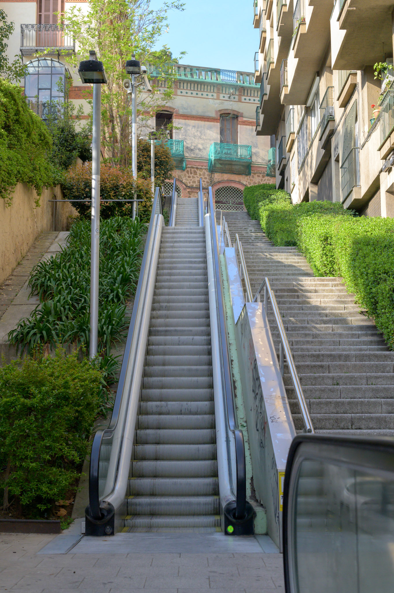 The streets in Gracia are really steep, enough so that escalators have been installed in some locations. Its just a shame that we didn't find them when carrying our heavy packs to our hostel.