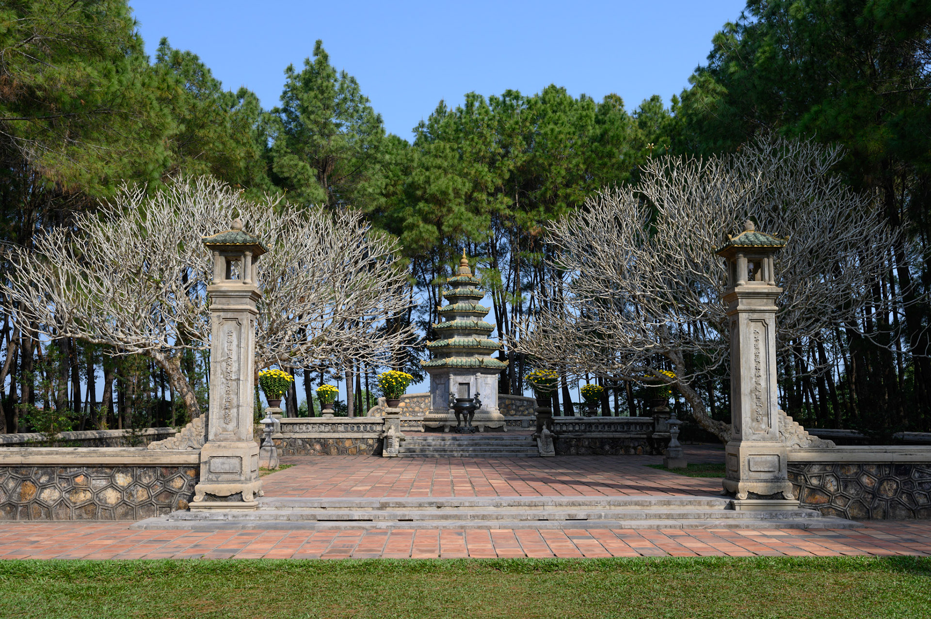 Stopping at the famous Hue pagoda on a boat trip to Hue centre.
