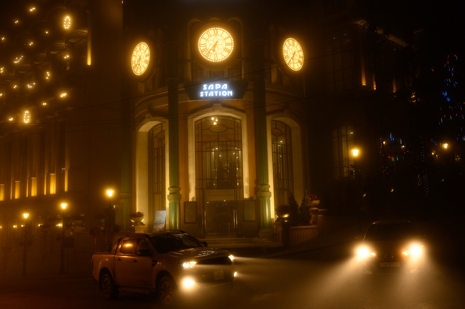 At this time of year Sapa is frequently in clouds, making beautiful neon-lit night scenes.