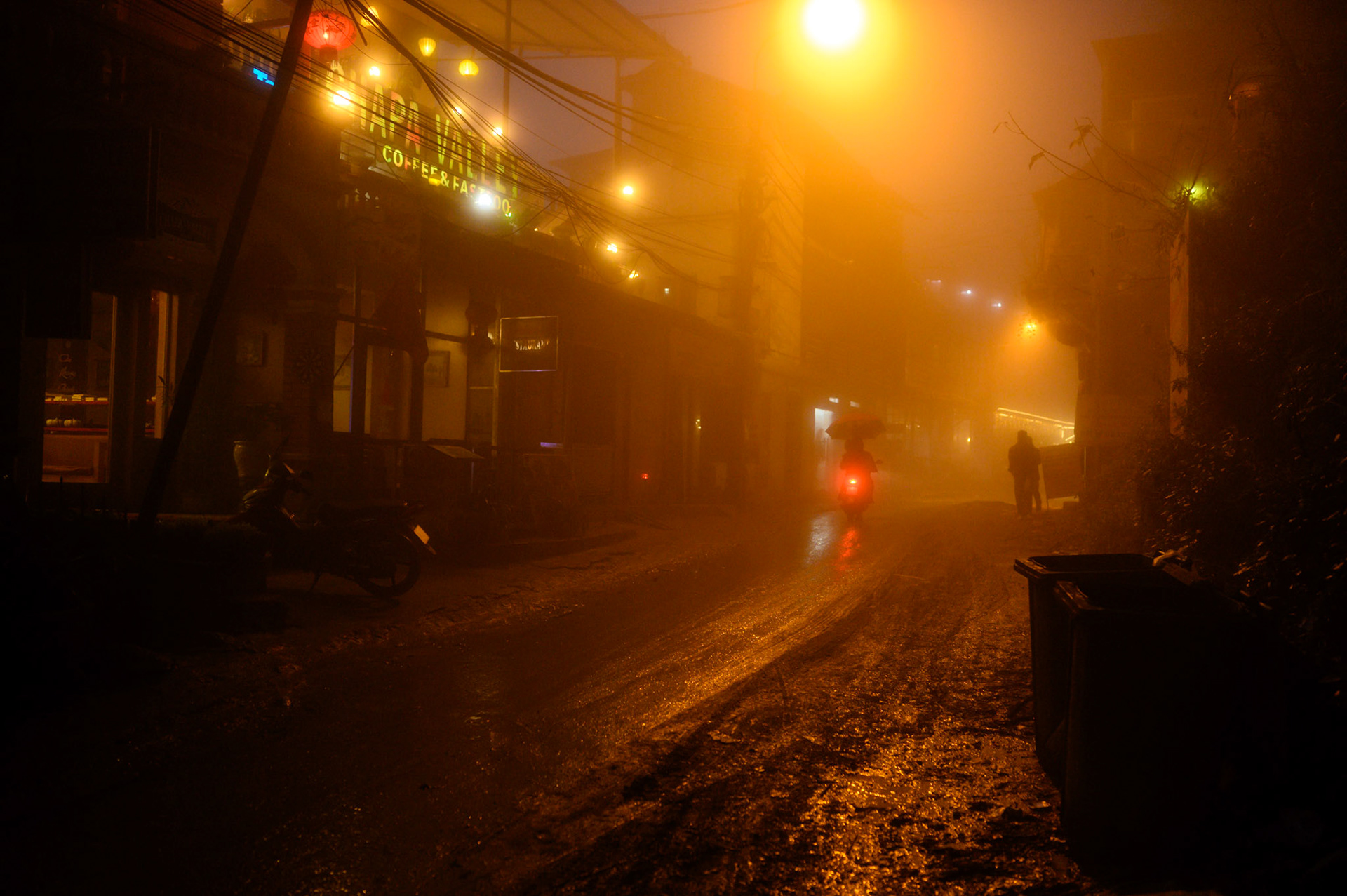 At this time of year Sapa is frequently in clouds, making beautiful neon-lit night scenes.