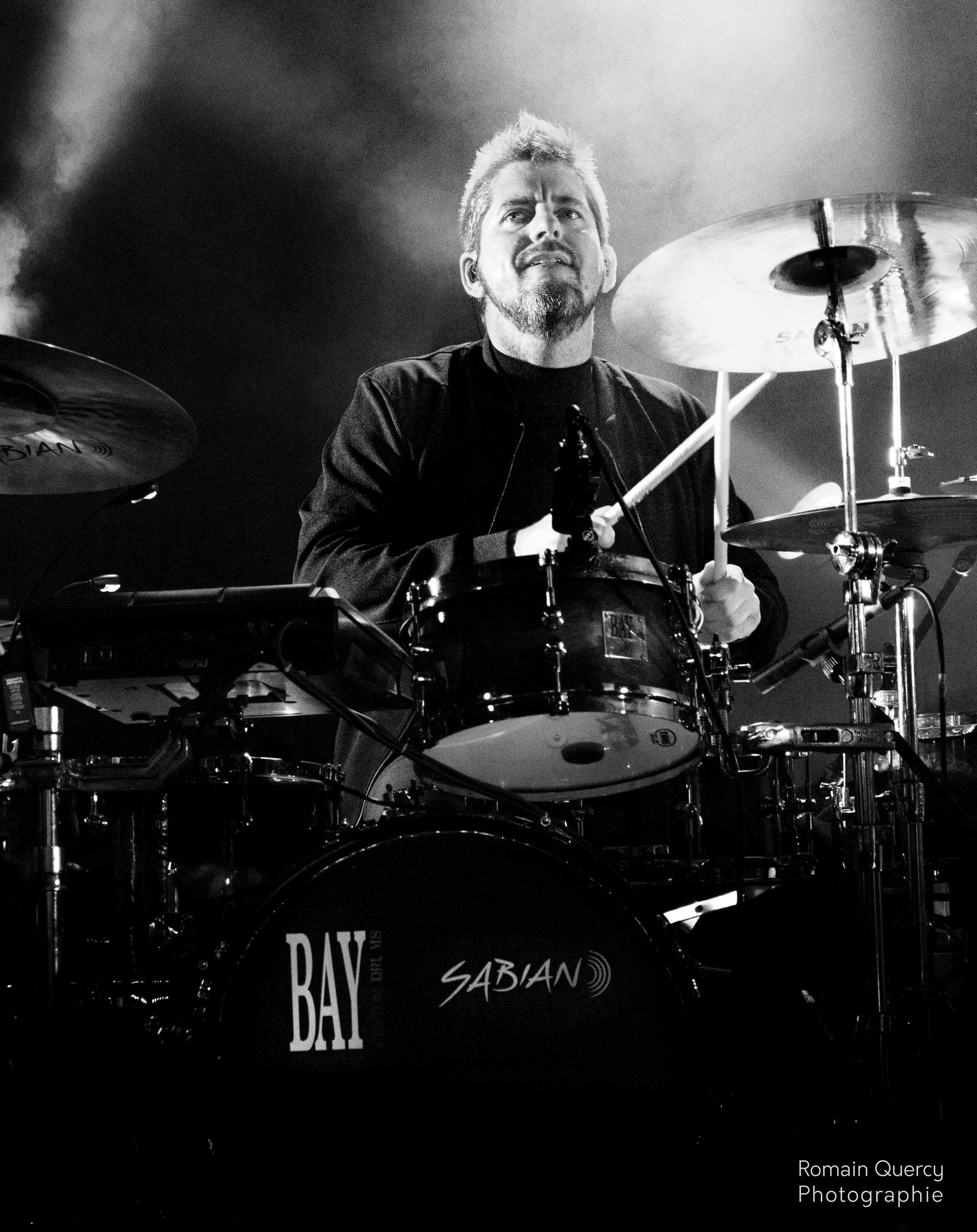 Batteur en action pendant un concert