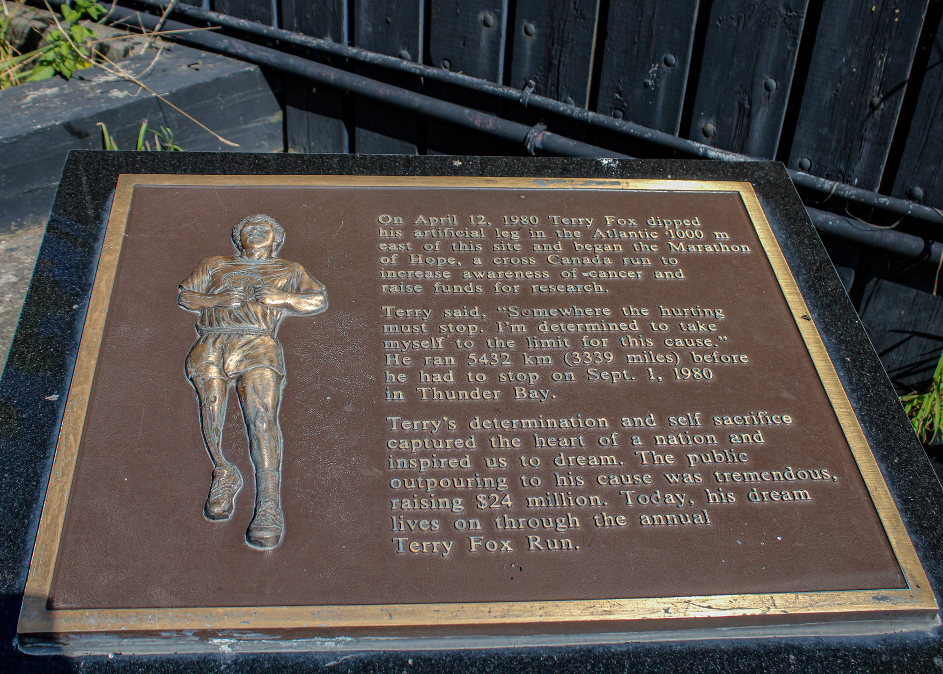 Terry Fox memorial plaque at Harboutside Park