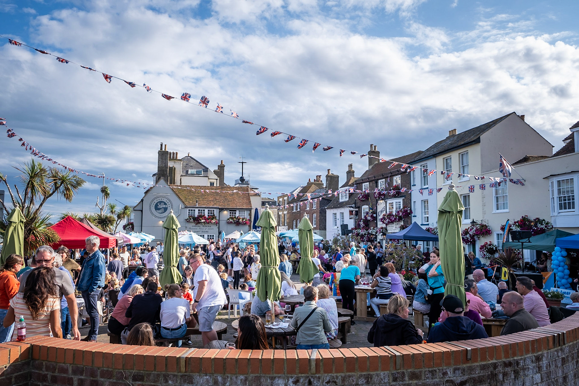Live Music at the Kings Head and Port Arms, Beach Street, Deal.