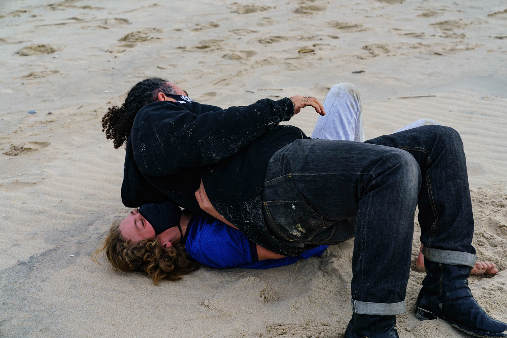 New Year’s trip to the beach. Hike at Gordon Pond in Cape Henlopen. Playing at the beach. Buried little ones.