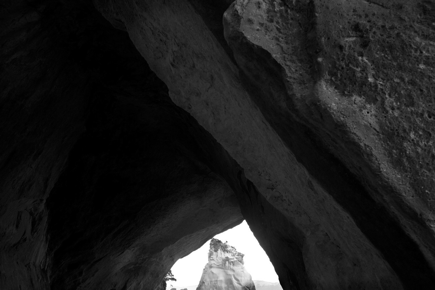 Cathedral Cove on the Coromandel Peninsula on the north island of New Zealand.