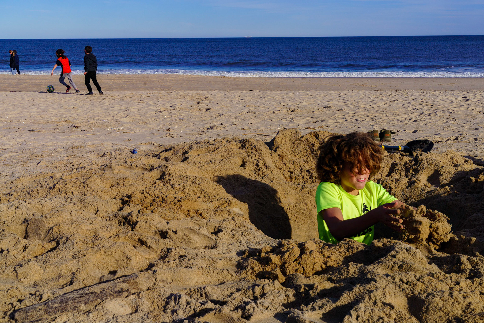 New Year’s trip to the beach. Playing at the beach. Buried little ones.