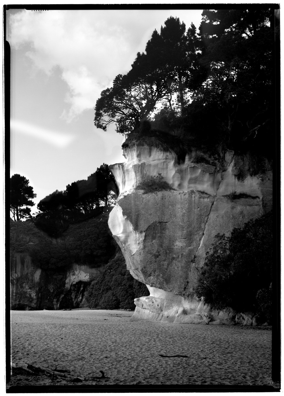 Cathedral Cove on the Coromandel Peninsula on the north island of New Zealand.