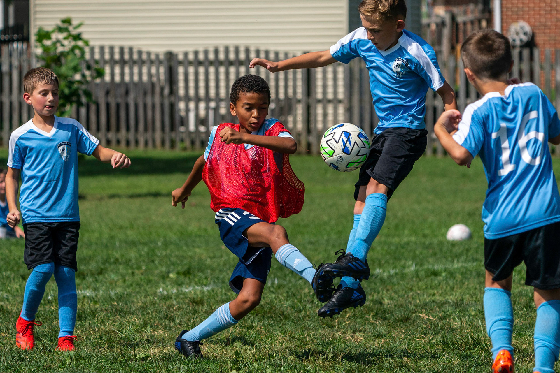 The Mt. Washington U10 Travel soccer team defeats 4-2 St. Philip Neri.