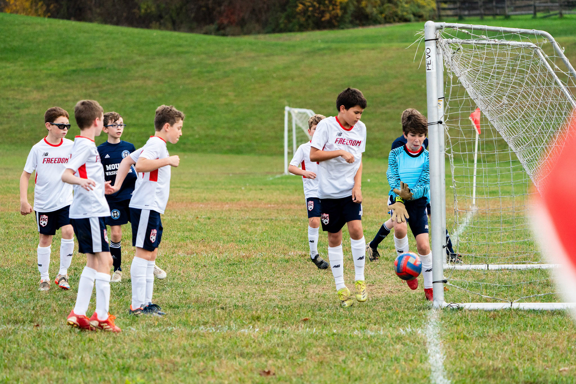 Graham’s corner kick bounces off of the post towards the spot in the first half as Mt. Washington defeats Freedom SC 2-1 in their final game of fall 2022.