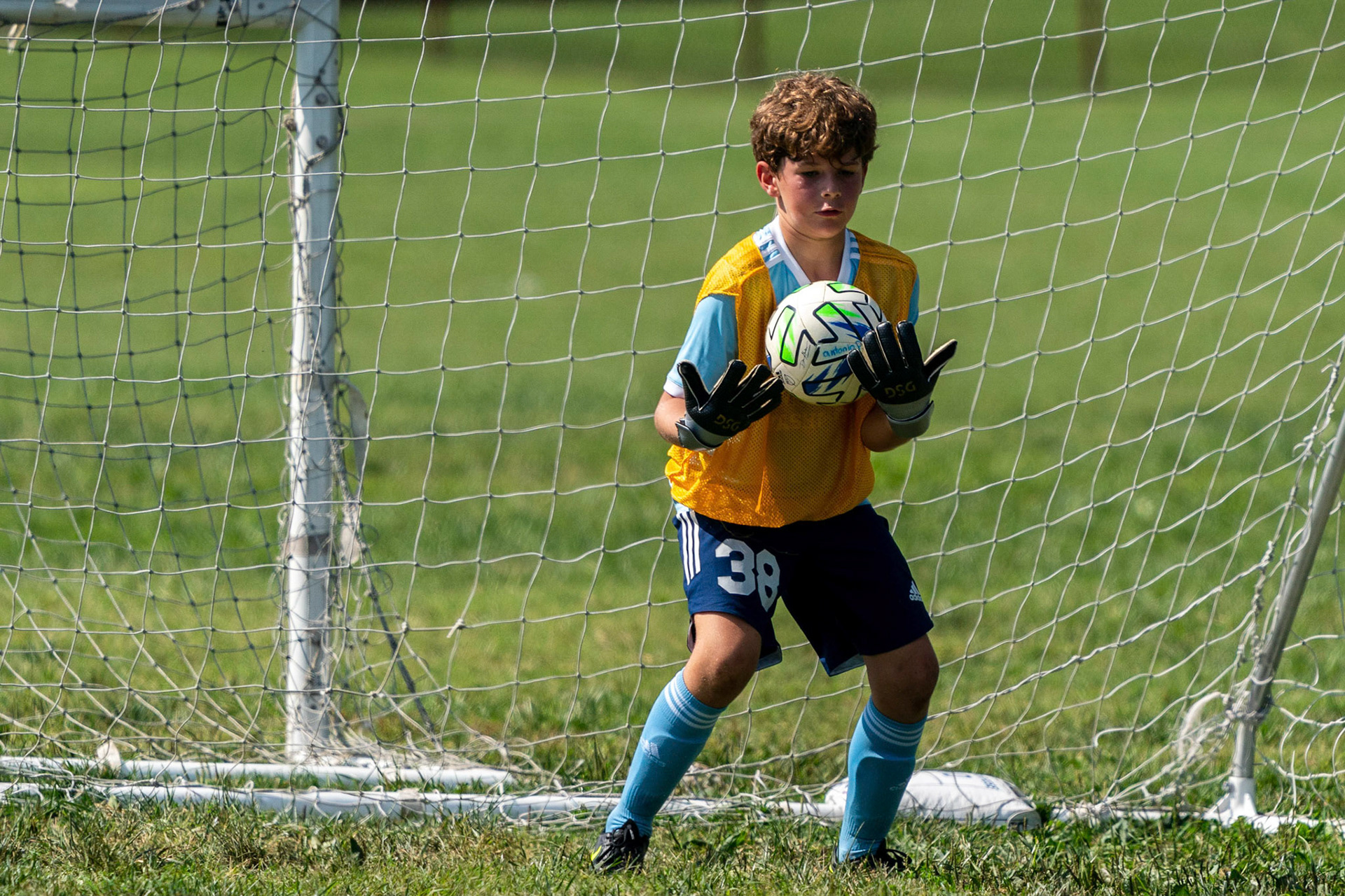 The Mt. Washington U10 Travel soccer team defeats 4-2 St. Philip Neri.