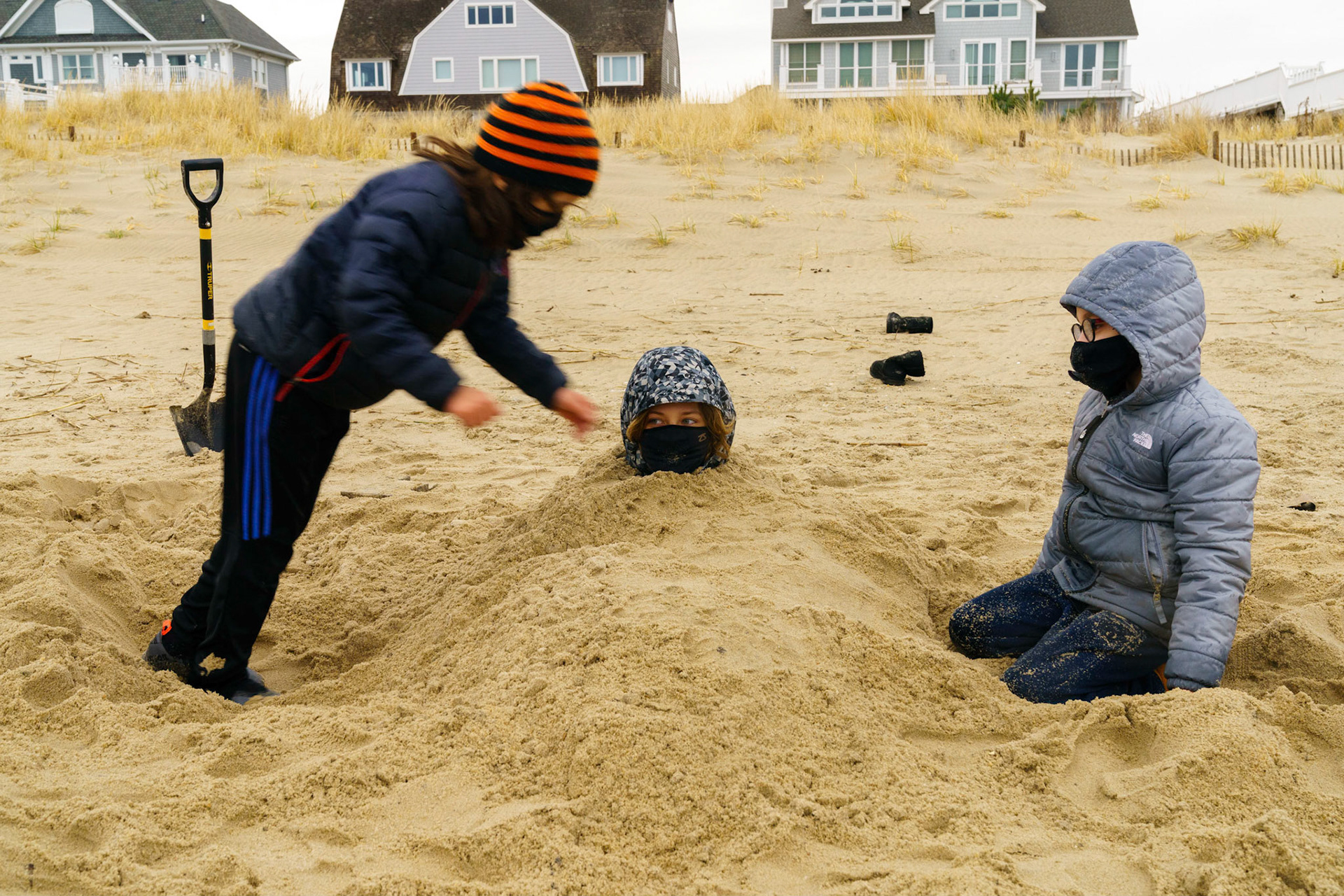 New Year’s trip to the beach. Playing at the beach. Buried little ones.