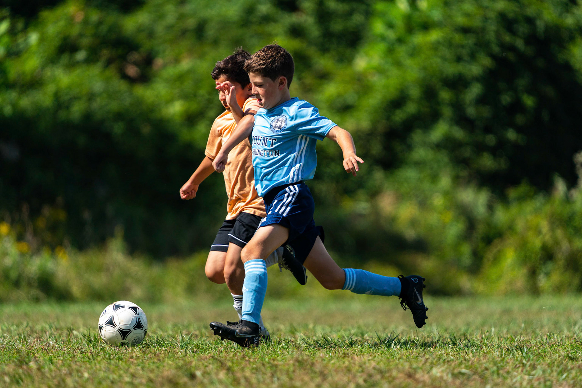Mt. Washington’s Cameron works his way through midfield during their home game against Northwest SC on September 25, 2022.