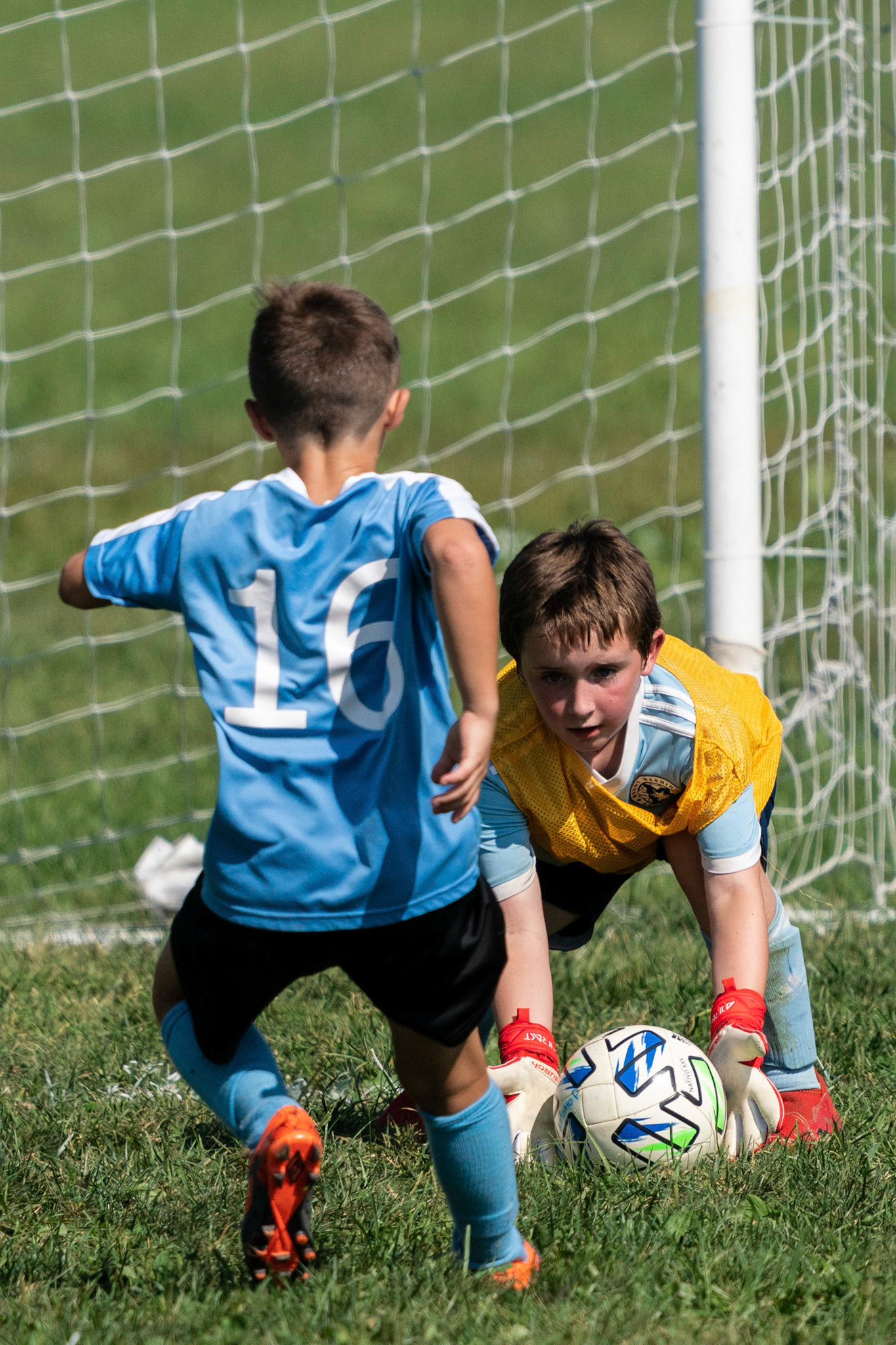 The Mt. Washington U10 Travel soccer team defeats 4-2 St. Philip Neri.