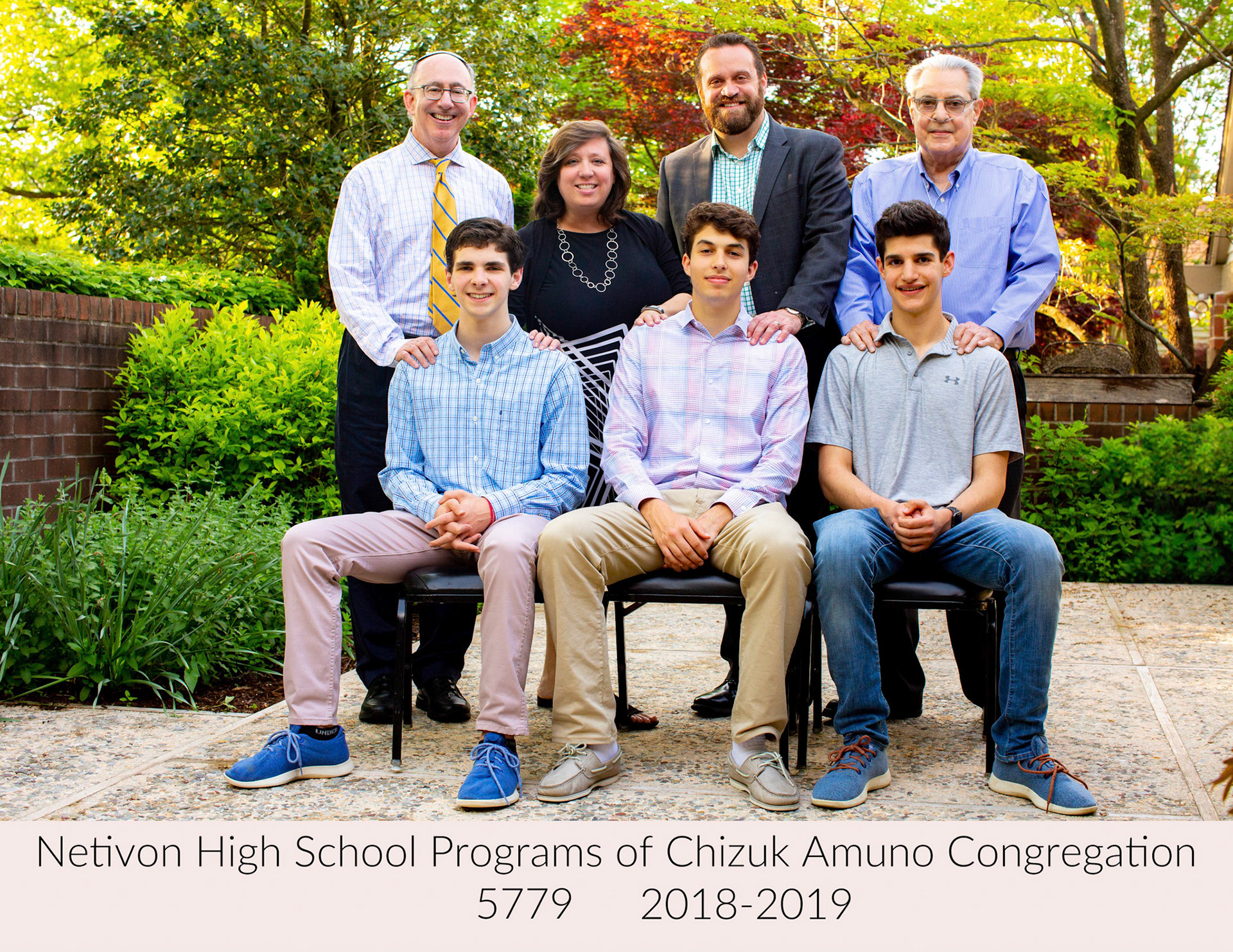 Chizuk Amuno Netivot 2019 Graduation portrait with Rabbis Zaiman, Gruenberg, Seltzer, and Wechsler.