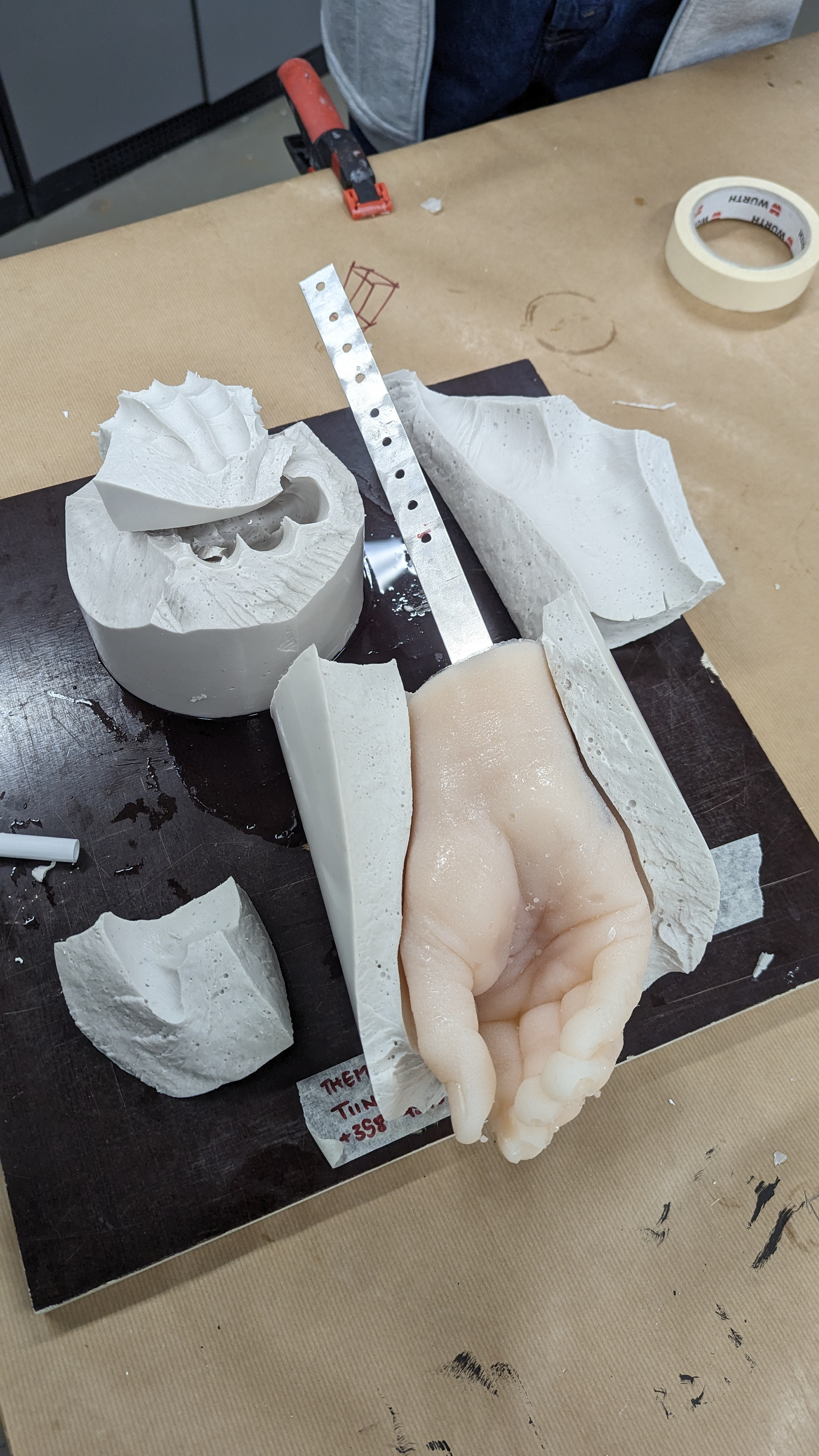 Life casting the silicone hand with an alginate mold