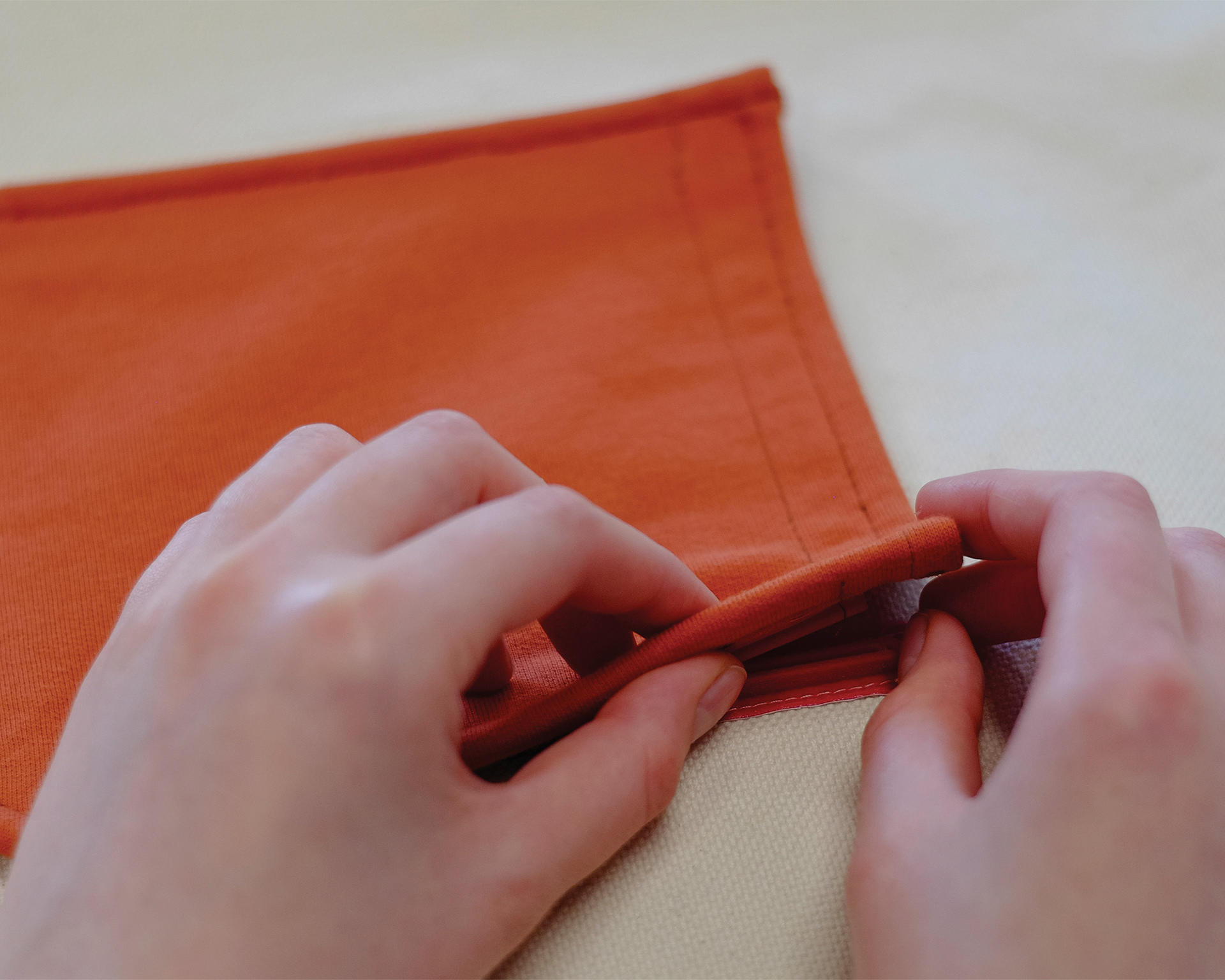 Matching the interchangeable pocket to the outfit