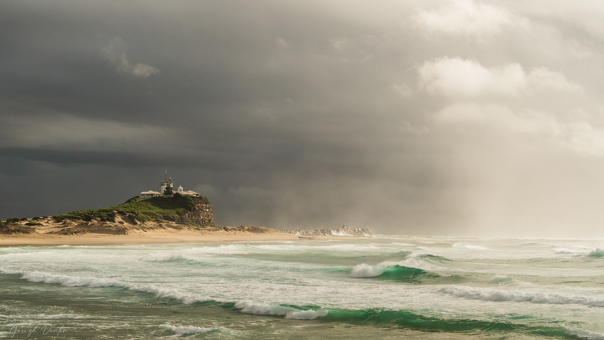 Newcastle Nobby's Beach Surnise