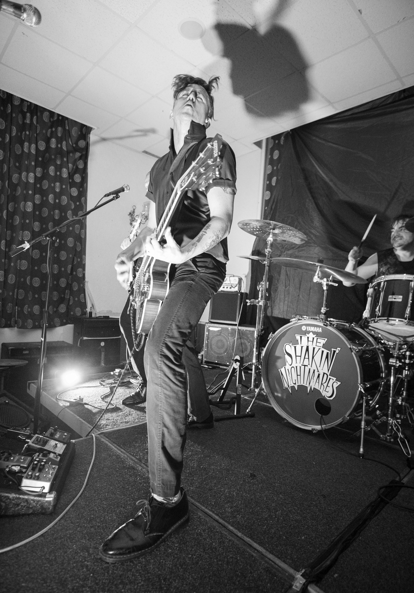 The Shakin Nightmares, Saltburn House