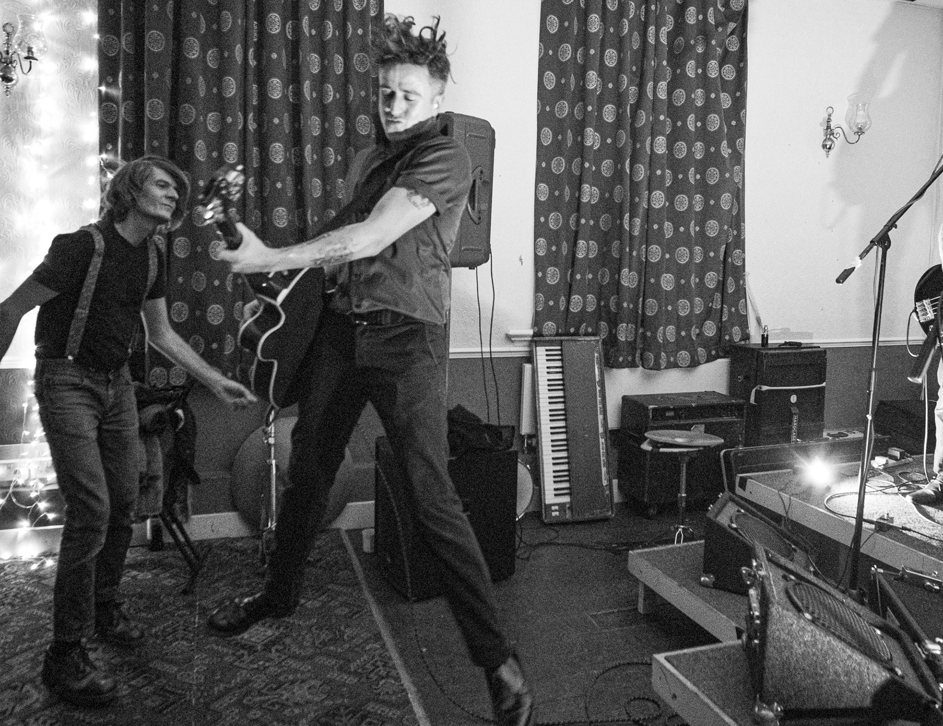 The Shakin Nightmares, Saltburn House