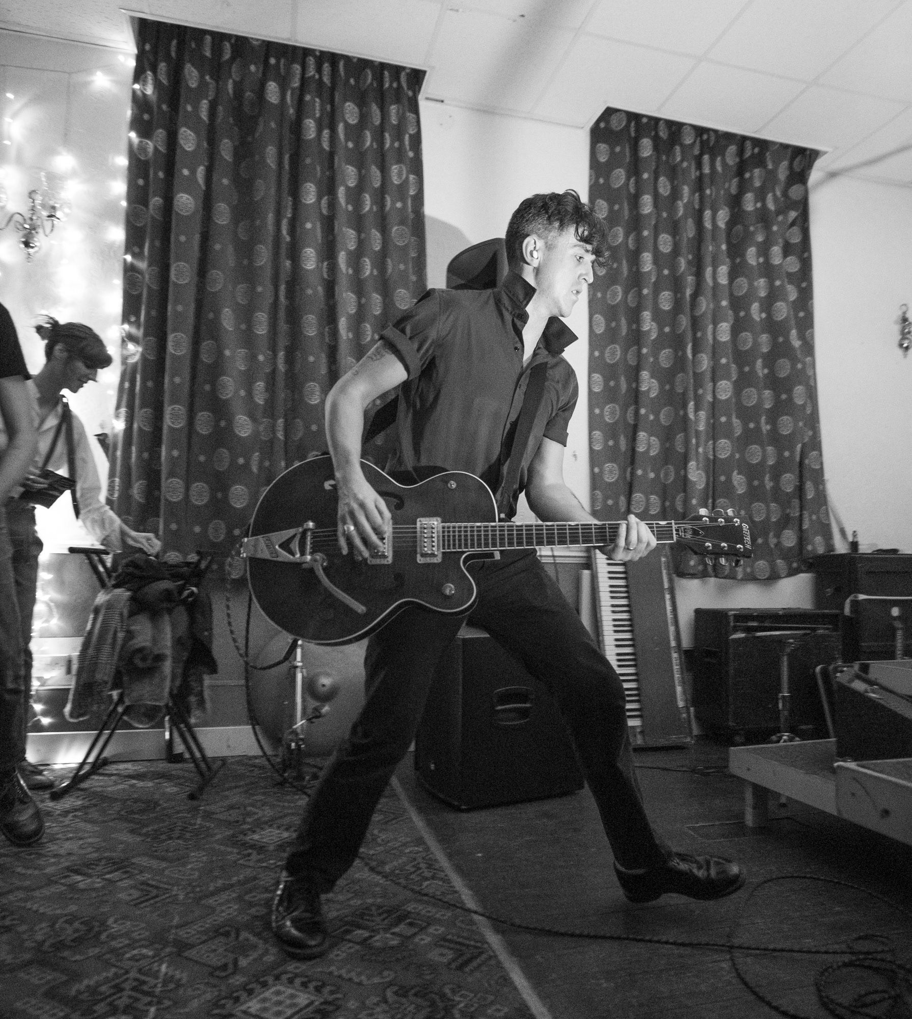 The Shakin Nightmares, Saltburn House
