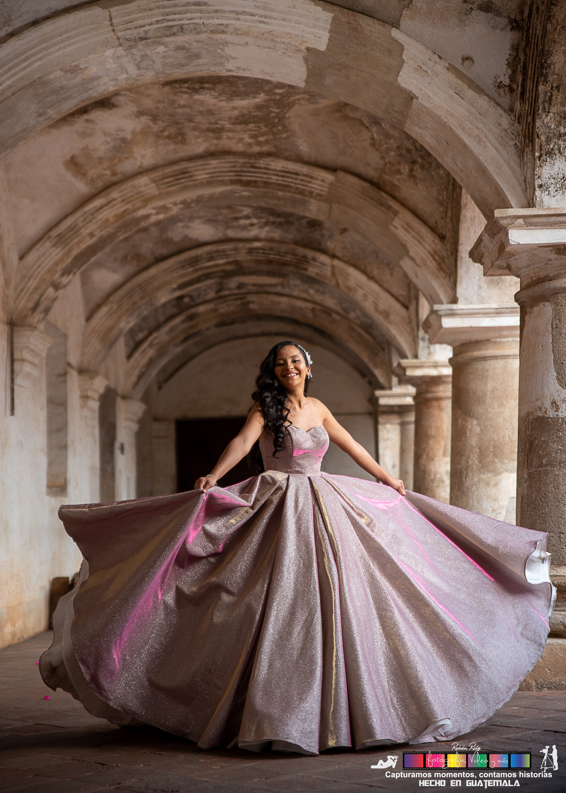 Sesión de fotos de quince años en Ruinas de Capuchinas, Antigua Guatemala