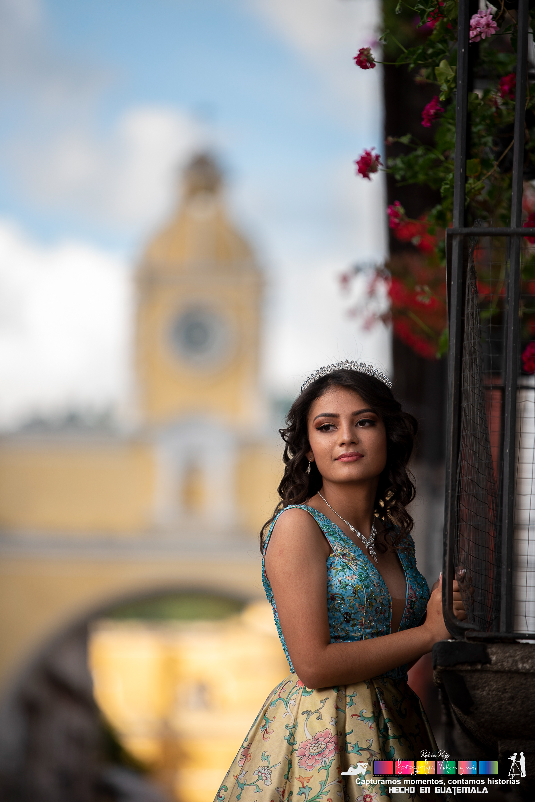 Quinceañera en Calle del Arco, Antigua Gautemala