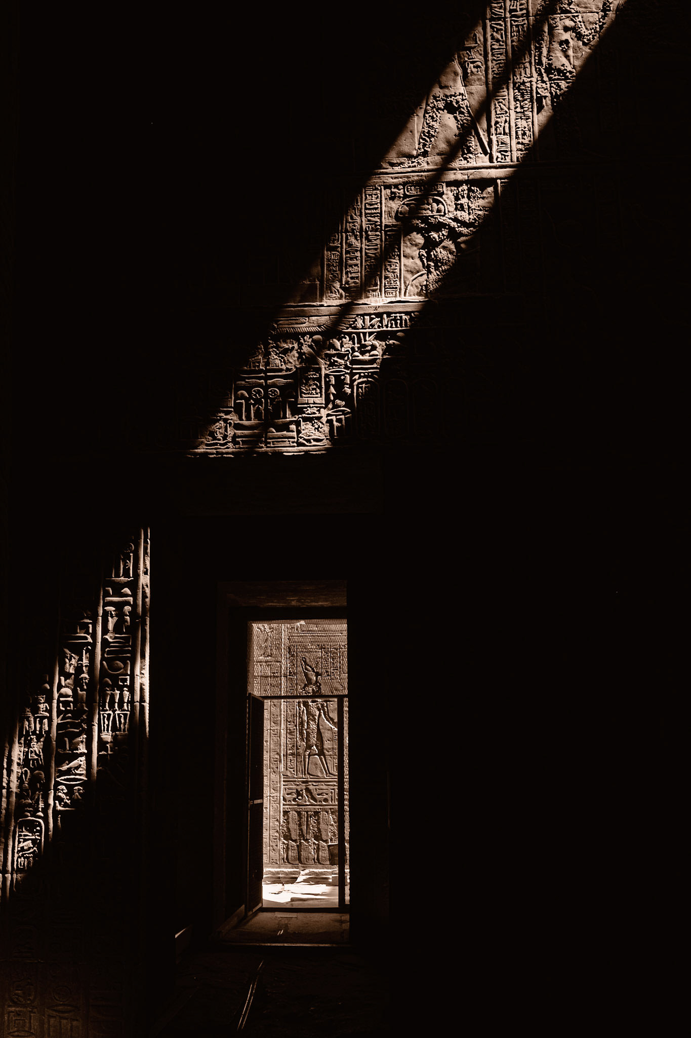 Hover in the diving light - Aswan