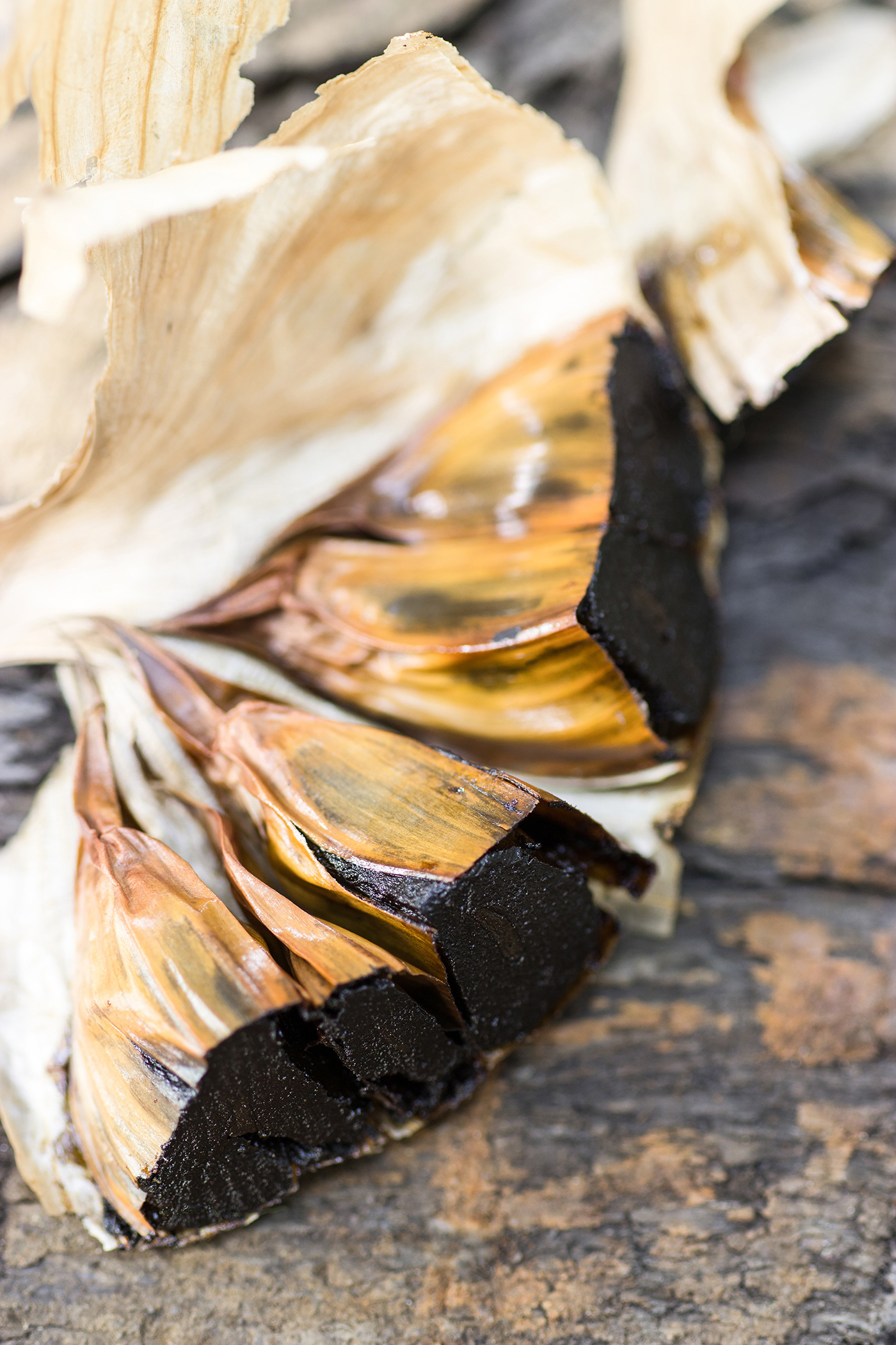 zwarte knoflook stilleven