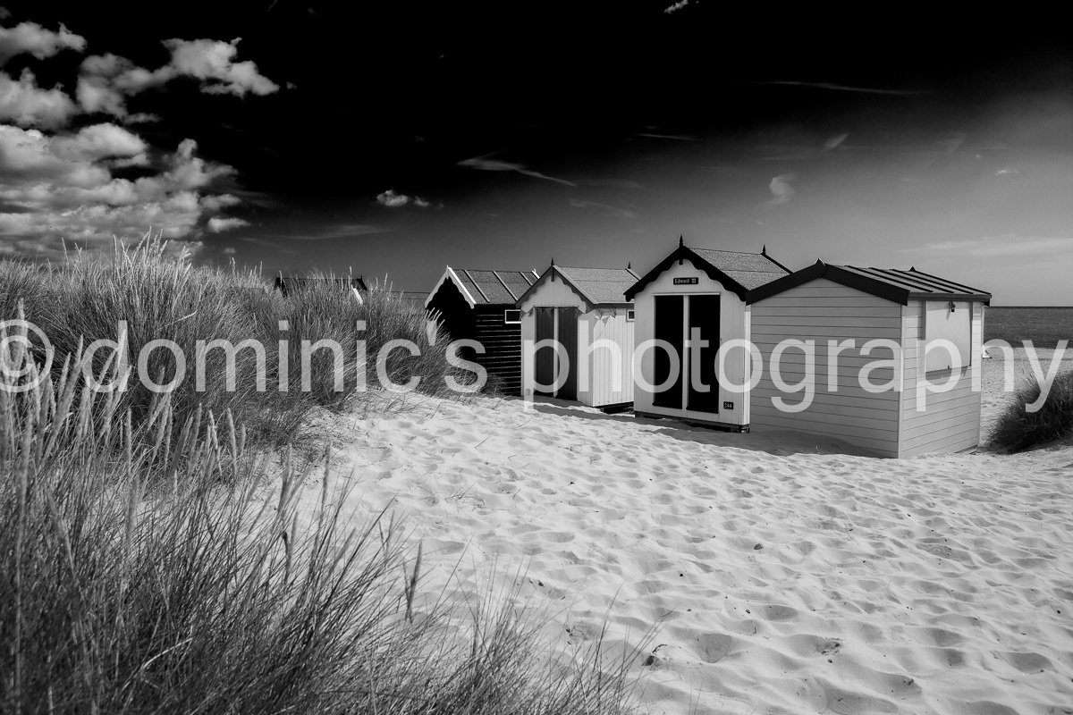 beach hut soft bw
