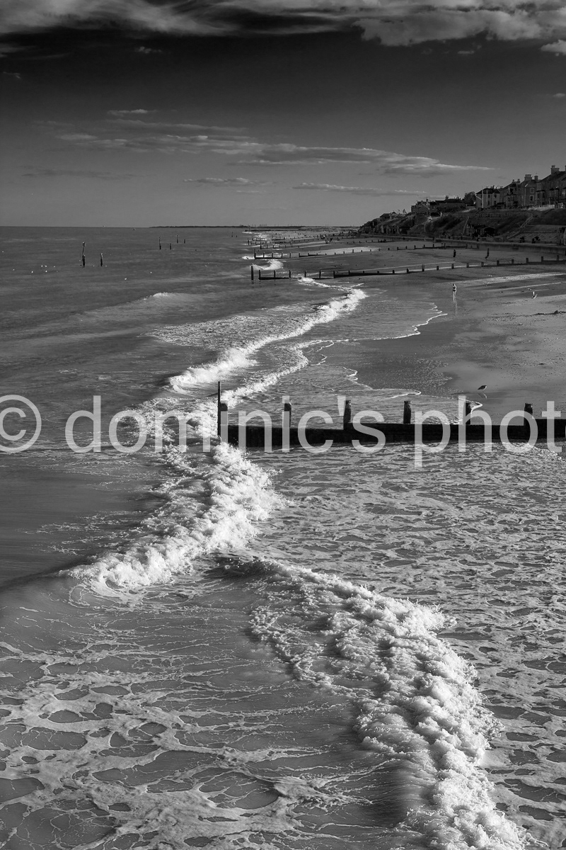 southwold wave bw