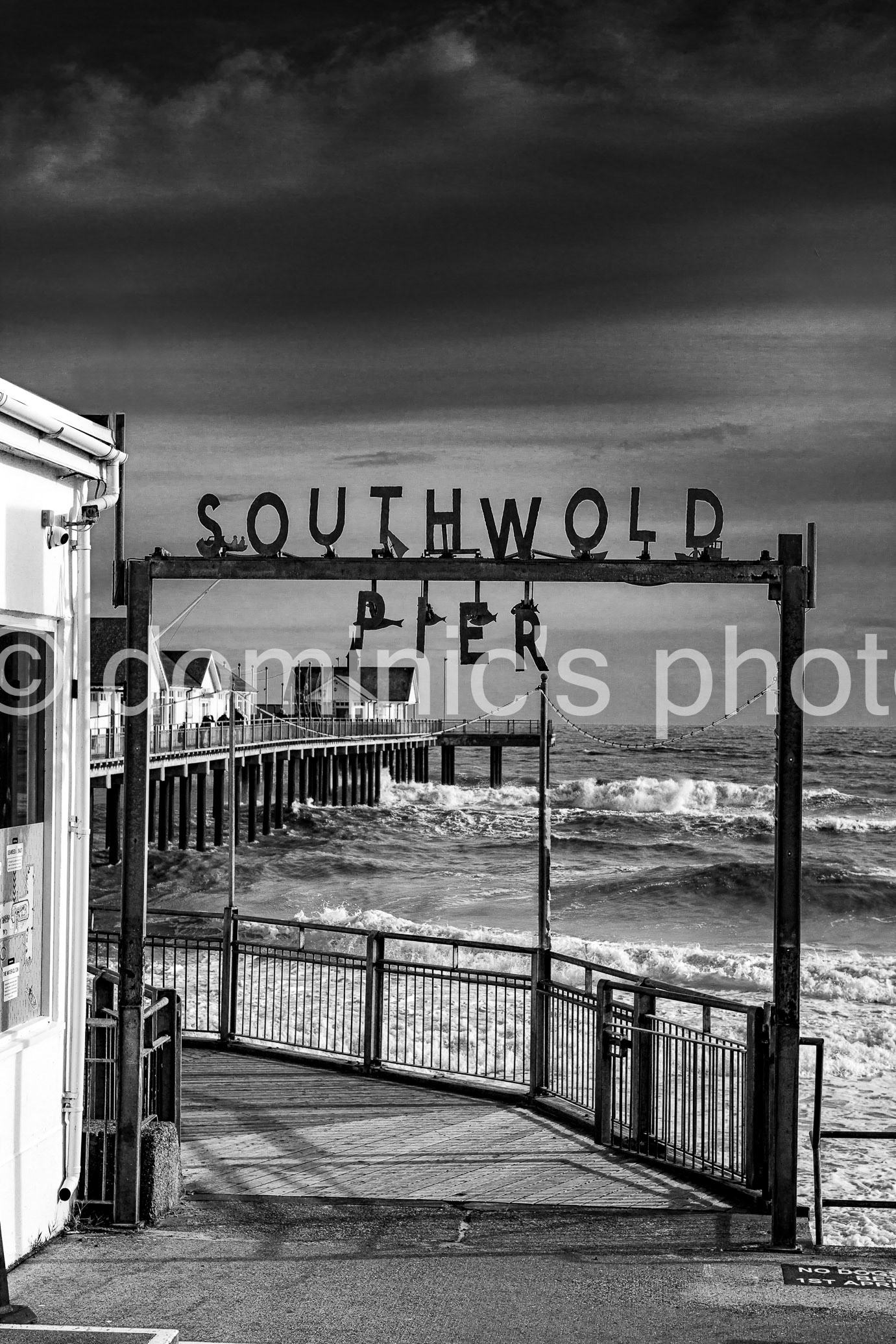 pier sign 4 bw