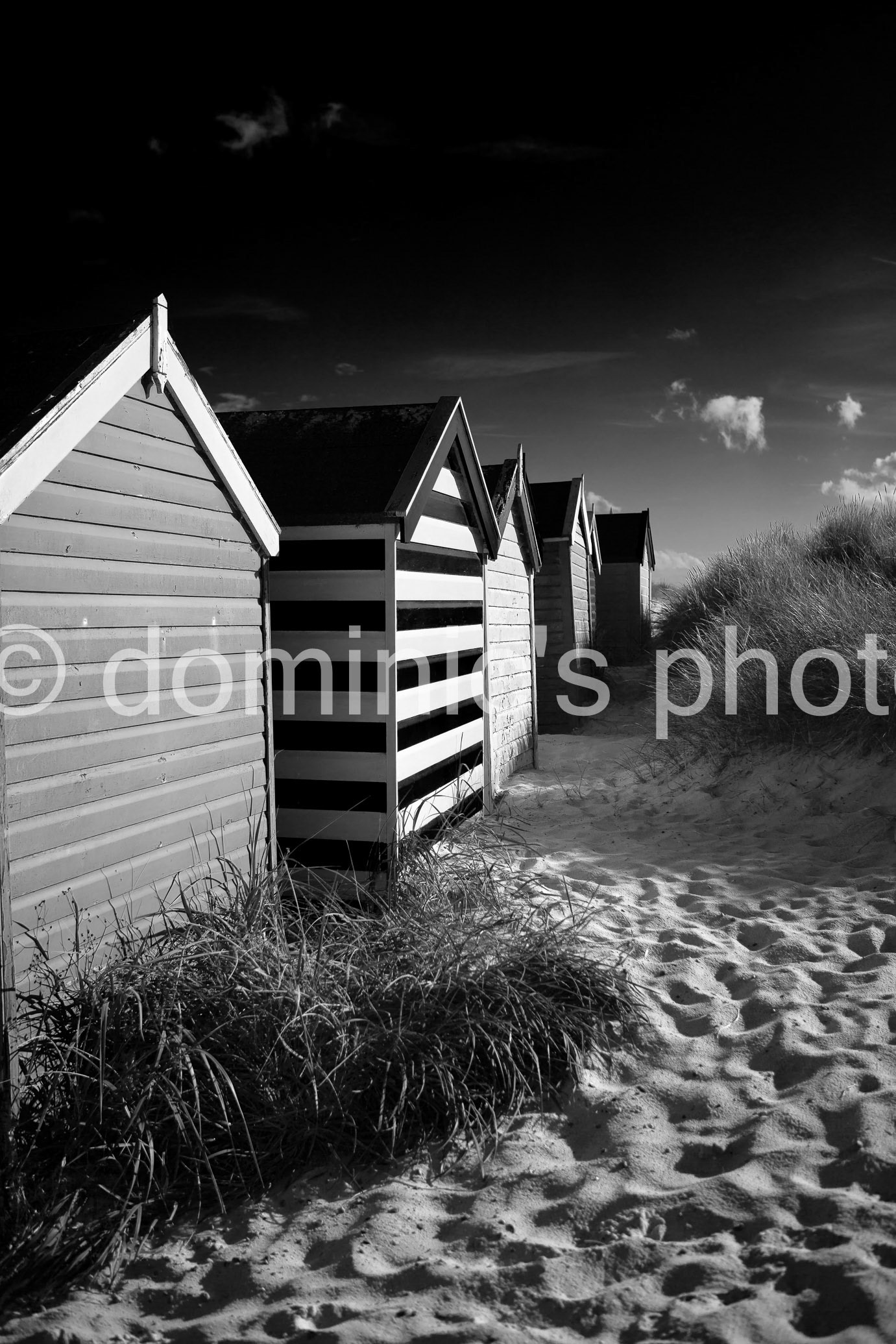 back neach huts bw port