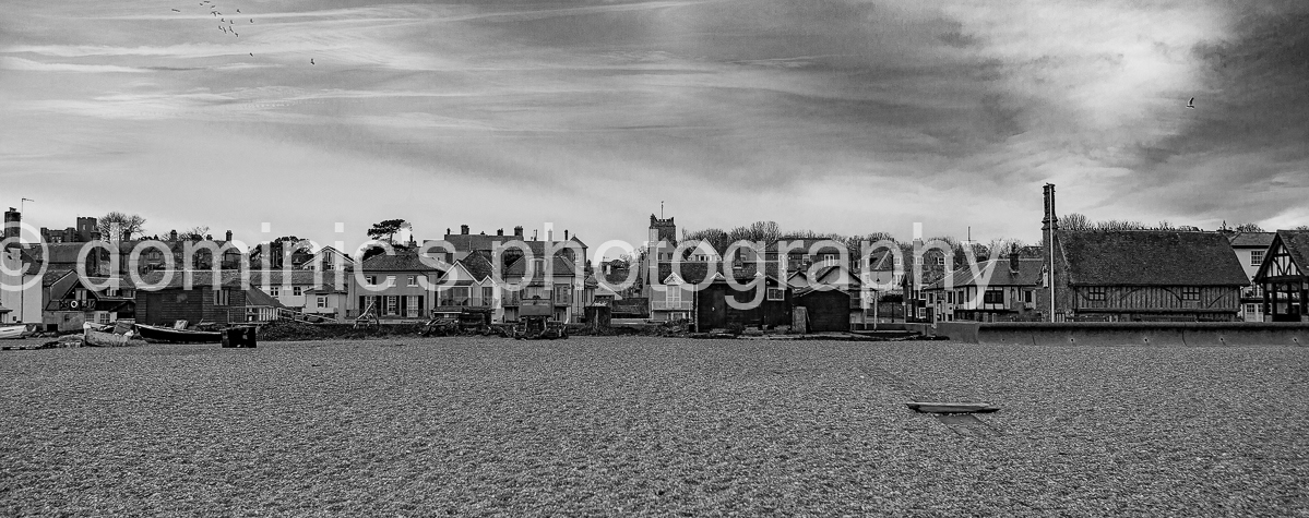 albeburgh sea front bw