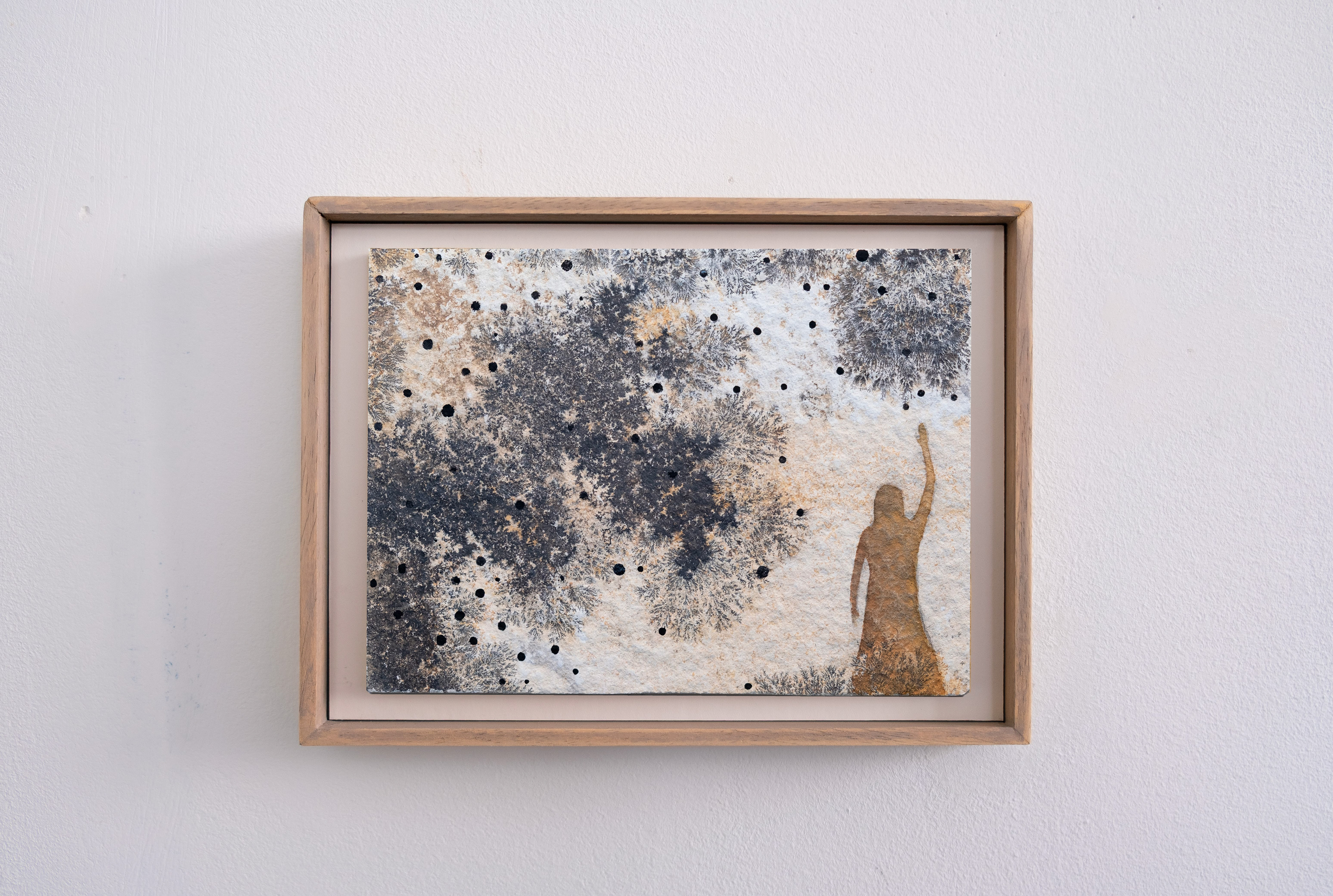 Aux pieds des arbres XVII (2026) - Aquarelle sur pierre - 13 x 18 cm