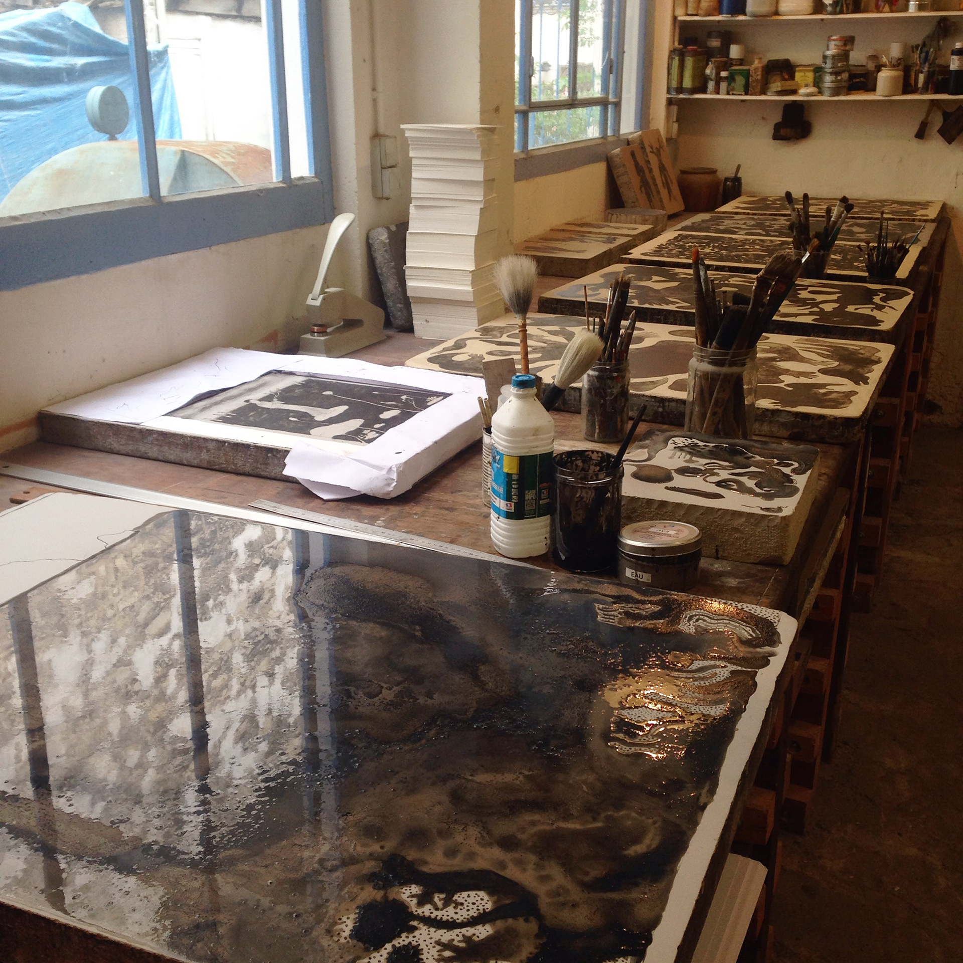 Le lavis qui sèche sur la pierre