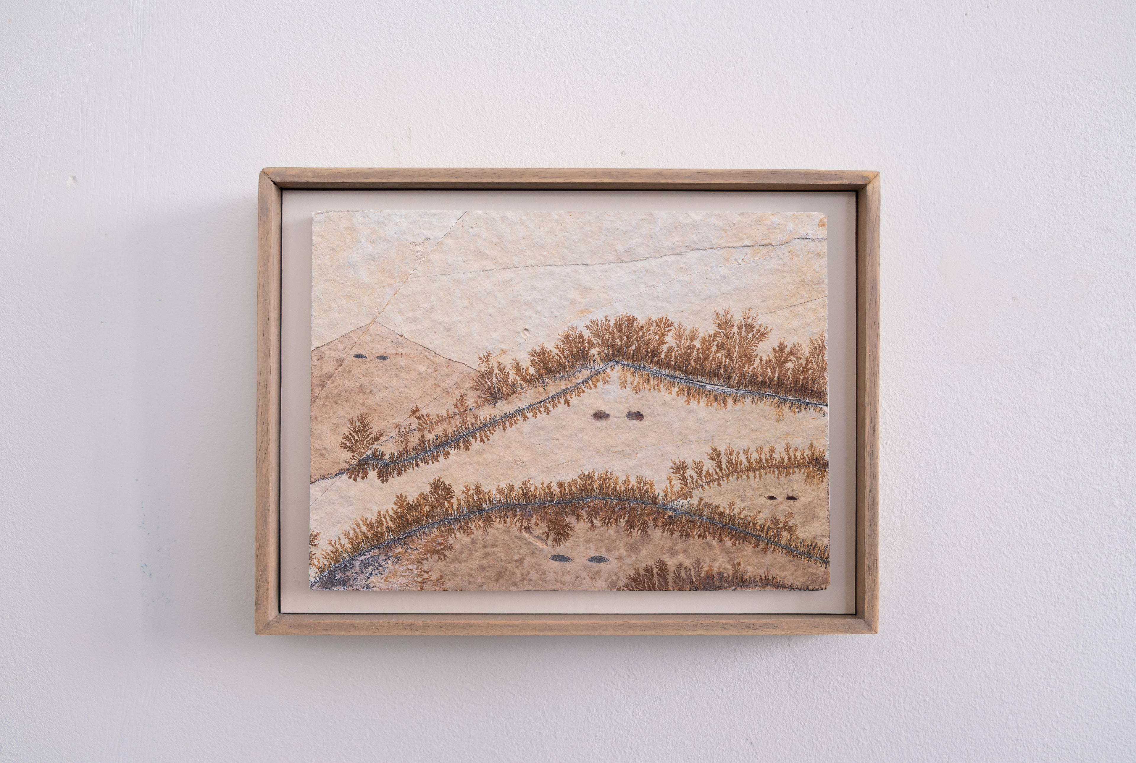 Aux pieds des arbres X (2026) - Aquarelle sur pierre - 13 x 18 cm