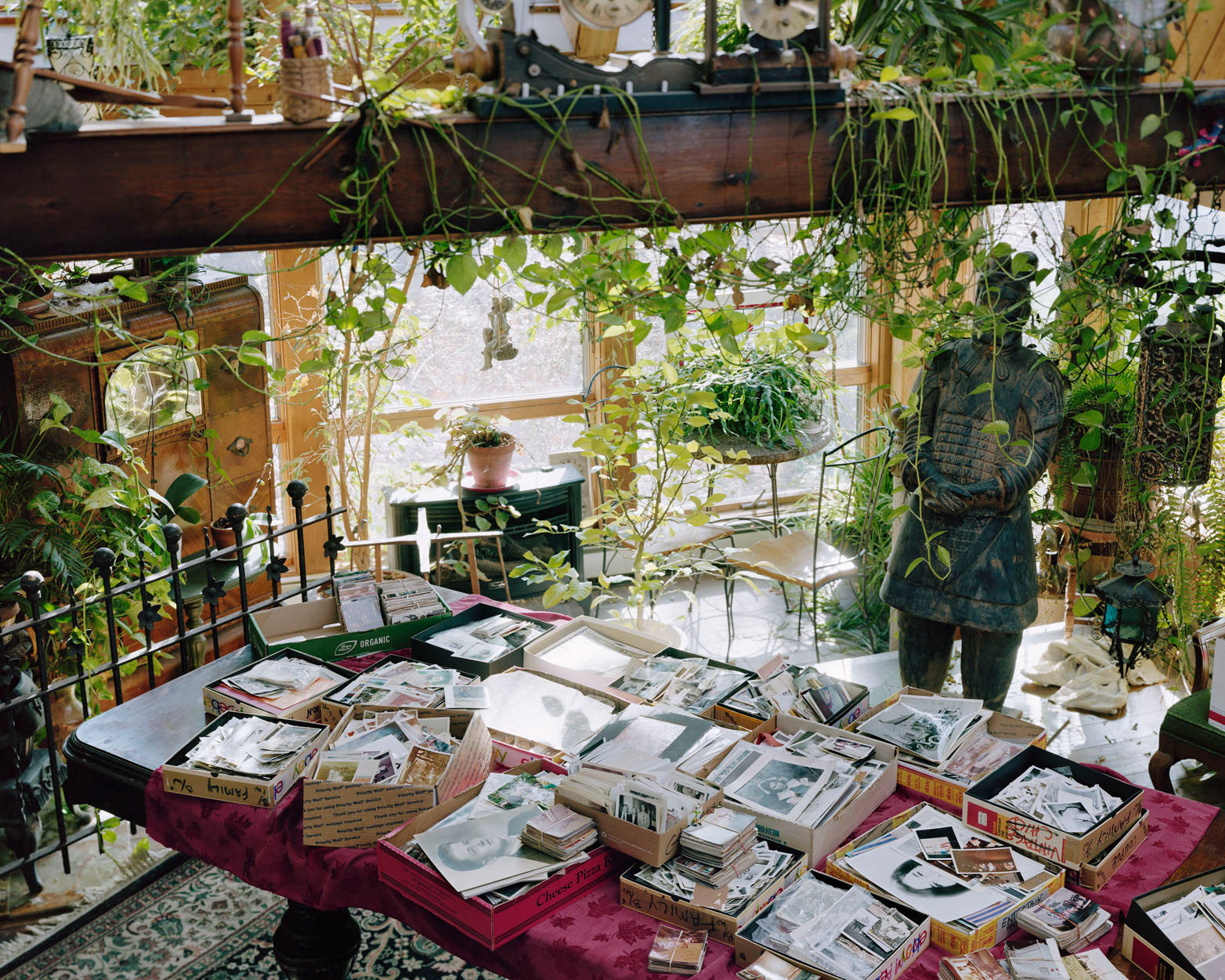 Alec Soth. A Pound of Pictures (2022)